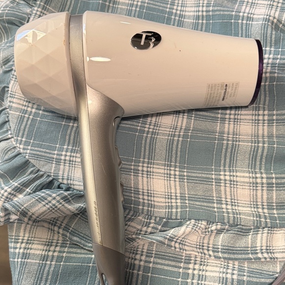 T3 Luxe White and Silver Hair Dryer
